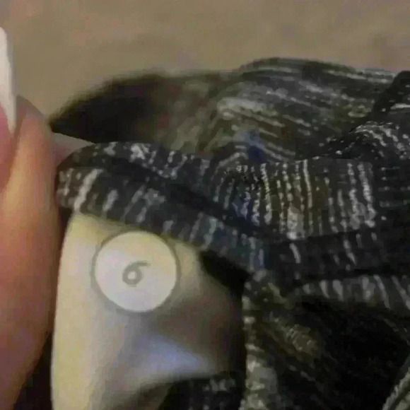 Lululemon Drop  It Like It's Hot Crop
Dramatic Static White Black / Black - Picture 5 of 5